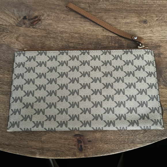 Michael Kore Clutch Wristlet - Picture 2 of 4